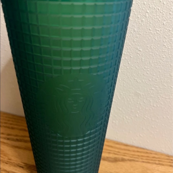 💚NEW💚Starbucks 2022 Soft Touch Green Grid Venti Tumbler 24oz - Picture 4 of 4